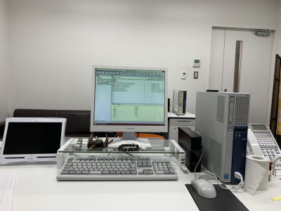 （株）辻さく ゆーじの机