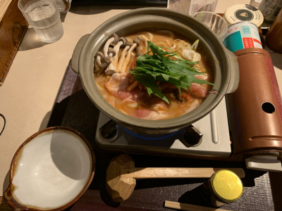 豚キムチ鍋焼きうどん 「万さく」高岡店