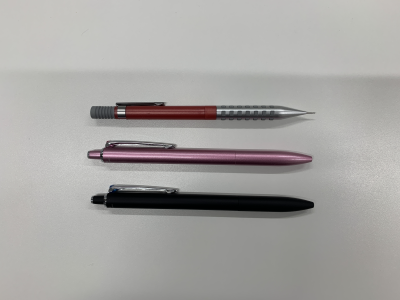 シャープペンとボールペン2色