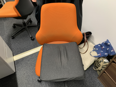 会社のゆーじの椅子